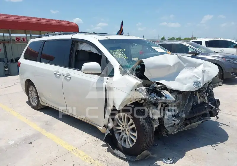2015 Toyota SIENNA фото