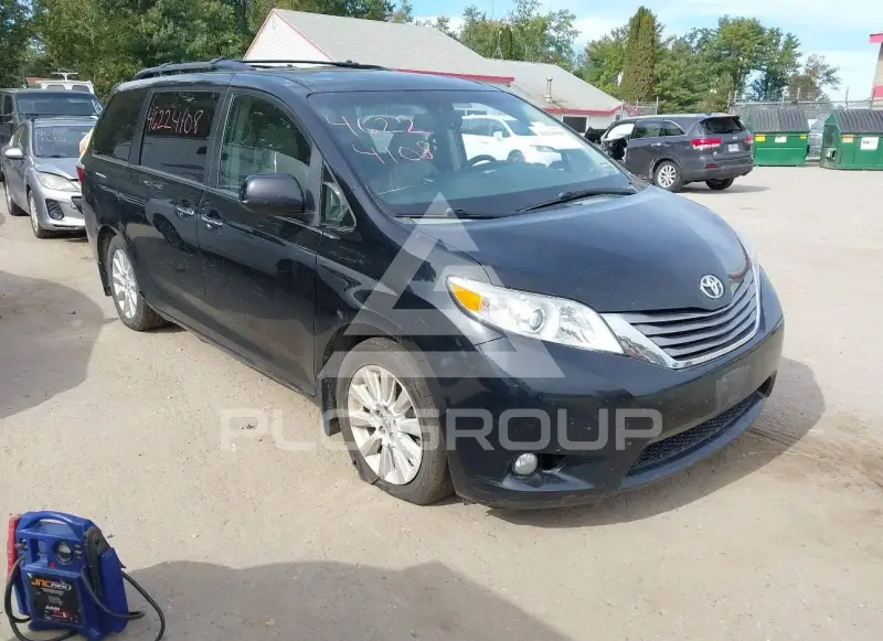 2015 Toyota SIENNA photo