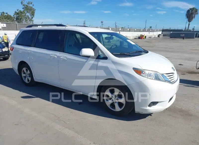 2015 Toyota SIENNA фото