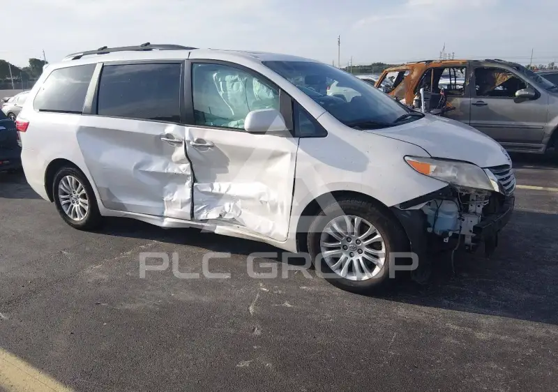 2015 Toyota SIENNA photo