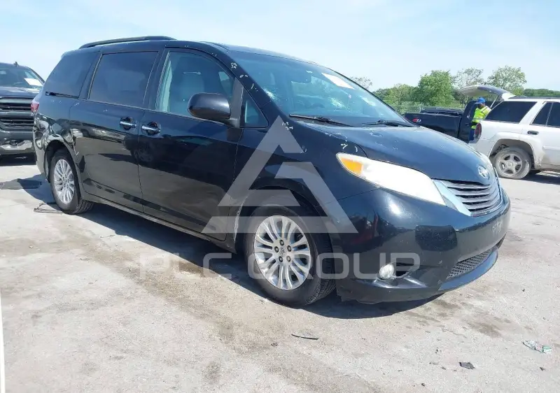 2015 Toyota SIENNA фото