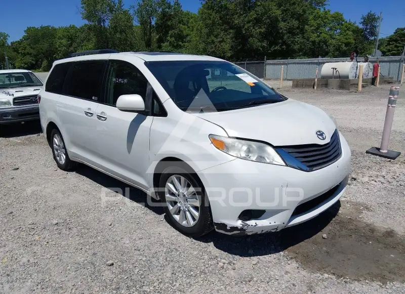 2015 Toyota SIENNA фото