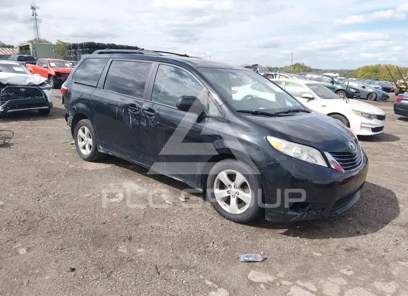 2015 Toyota SIENNA photo
