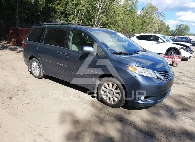 2015 Toyota SIENNA photo