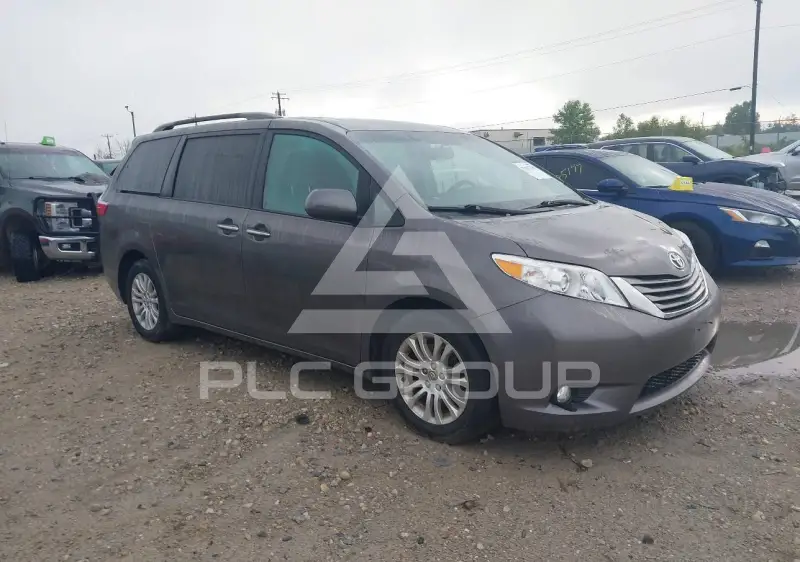 2015 Toyota SIENNA photo