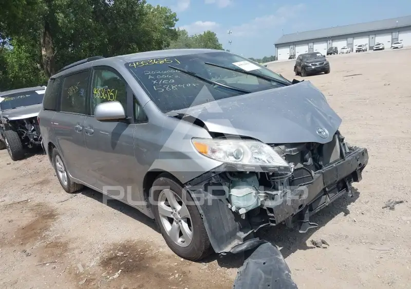 2015 Toyota SIENNA photo