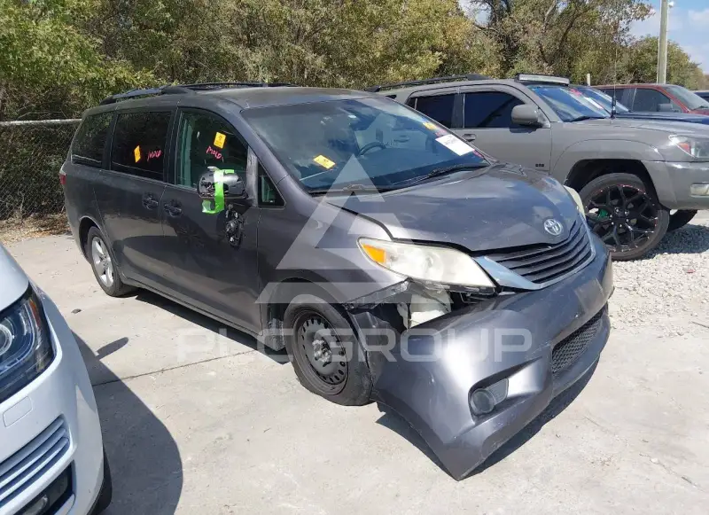 2015 Toyota SIENNA фото