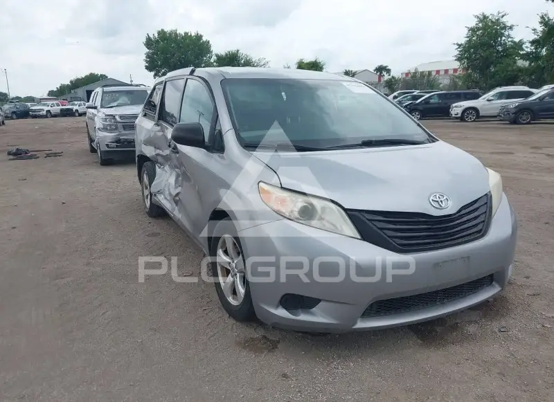 2015 Toyota SIENNA фото