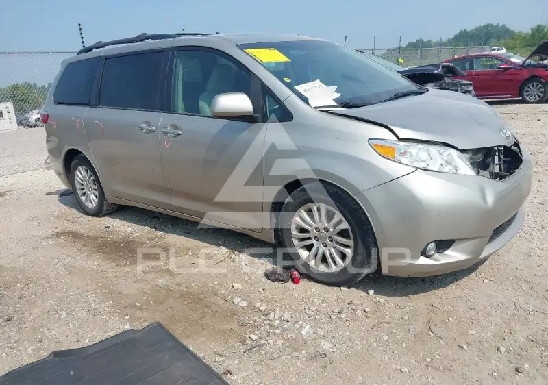 2015 Toyota SIENNA photo