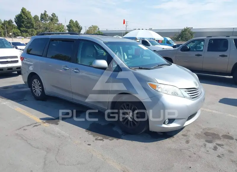 2015 Toyota SIENNA фото