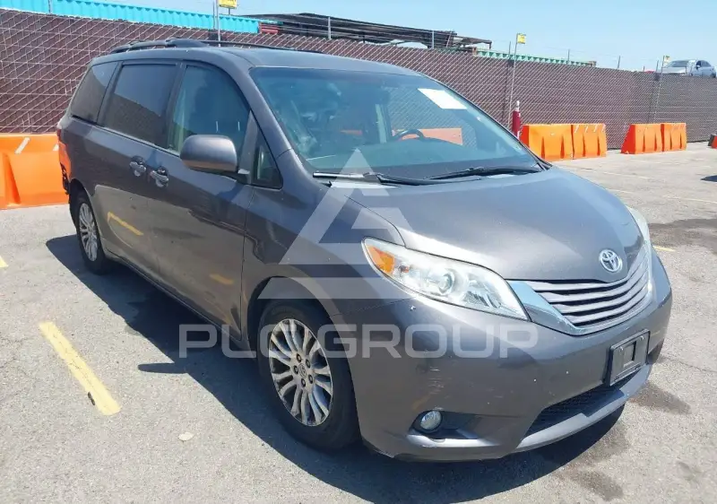 2015 Toyota SIENNA фото