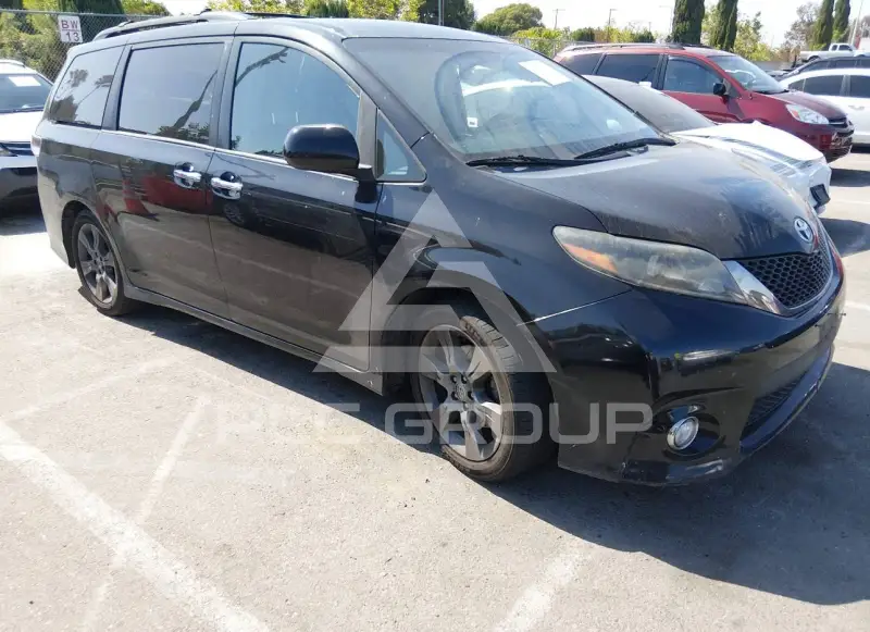 2015 Toyota SIENNA photo