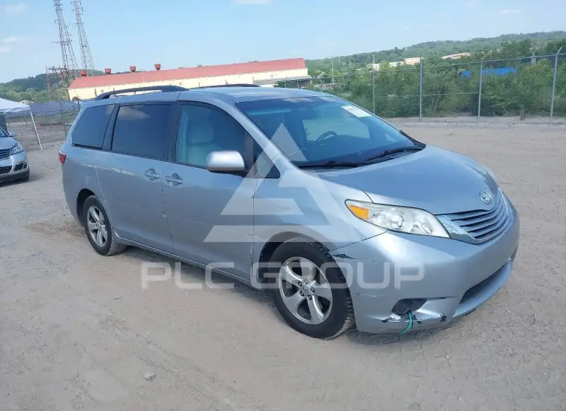 2015 Toyota SIENNA photo