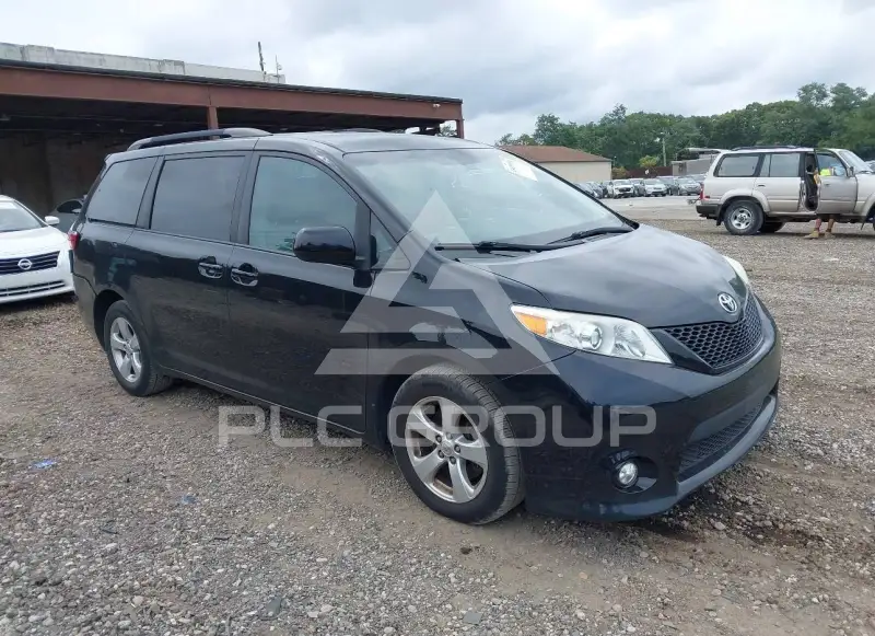 2015 Toyota SIENNA photo