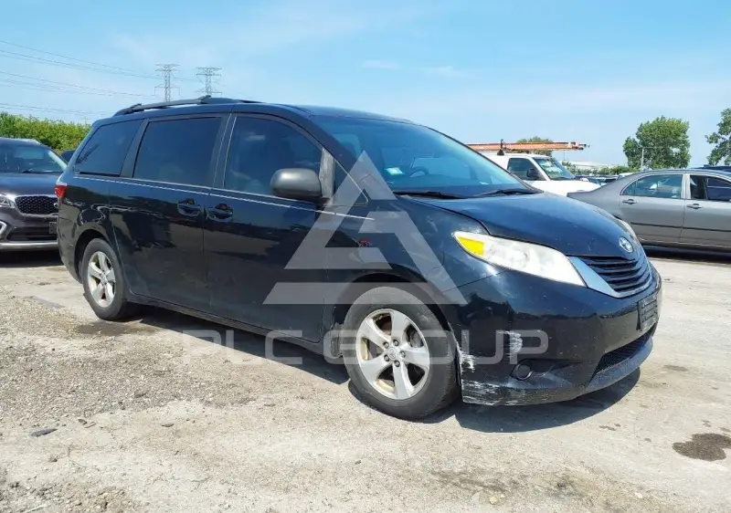 2015 Toyota SIENNA фото