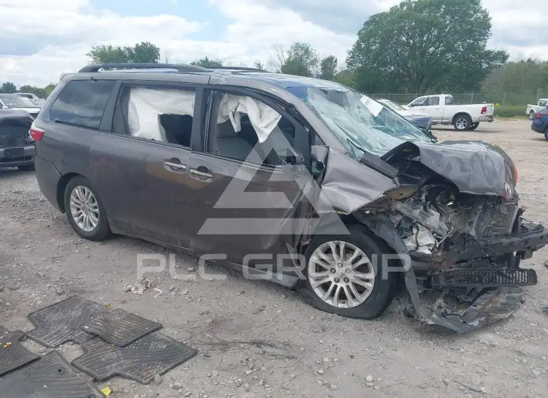2015 Toyota SIENNA photo