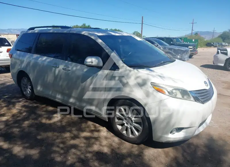 2015 Toyota SIENNA photo