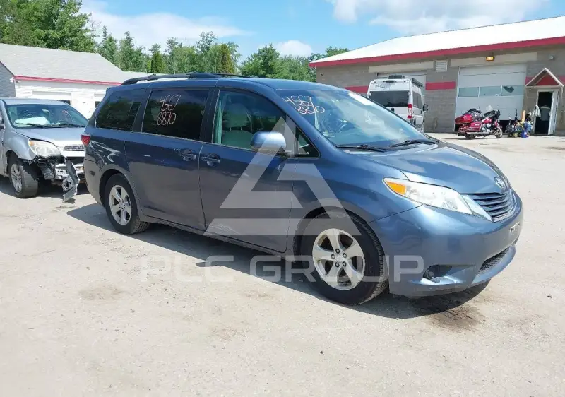 2015 Toyota SIENNA photo