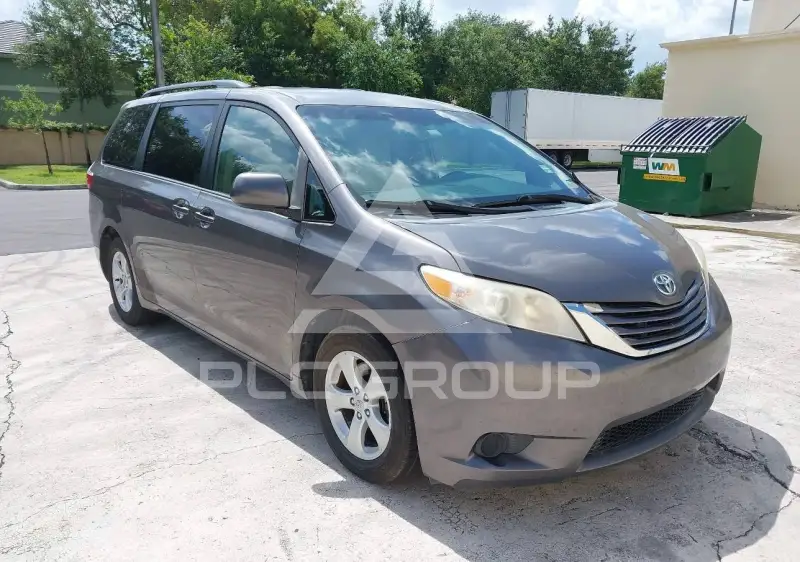 2015 Toyota SIENNA фото