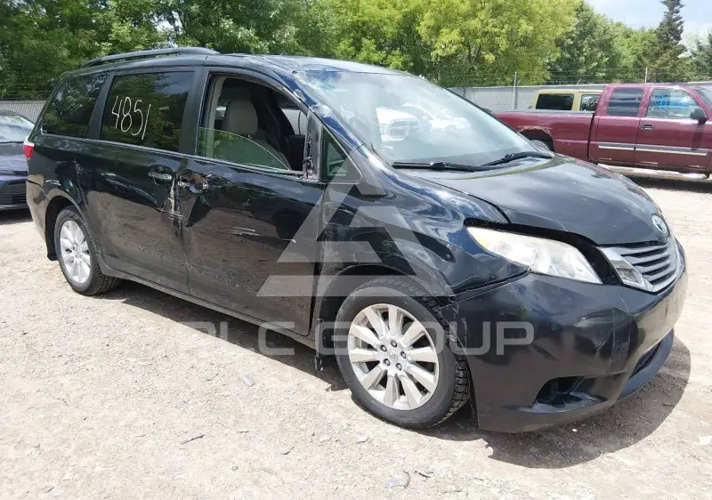 2015 Toyota SIENNA photo