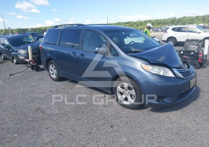 2015 Toyota SIENNA photo