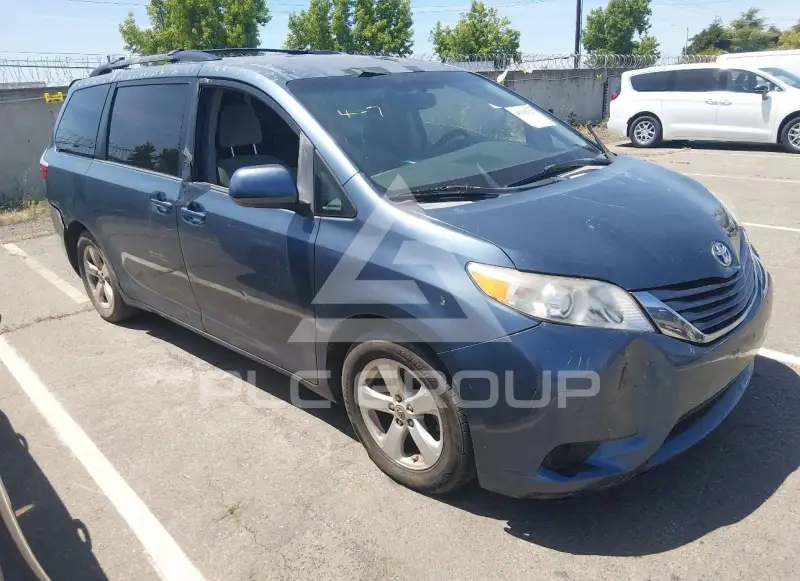 2015 Toyota SIENNA фото