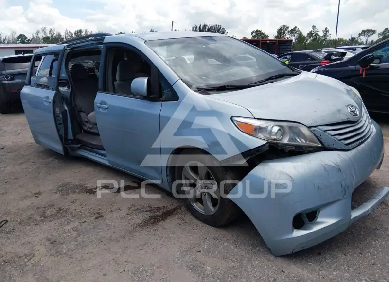 2015 Toyota SIENNA photo