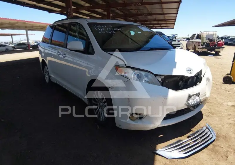 2015 Toyota SIENNA фото