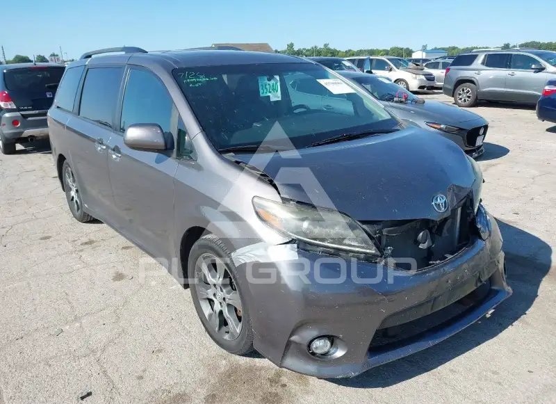 2015 Toyota SIENNA photo