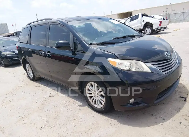 2015 Toyota SIENNA photo