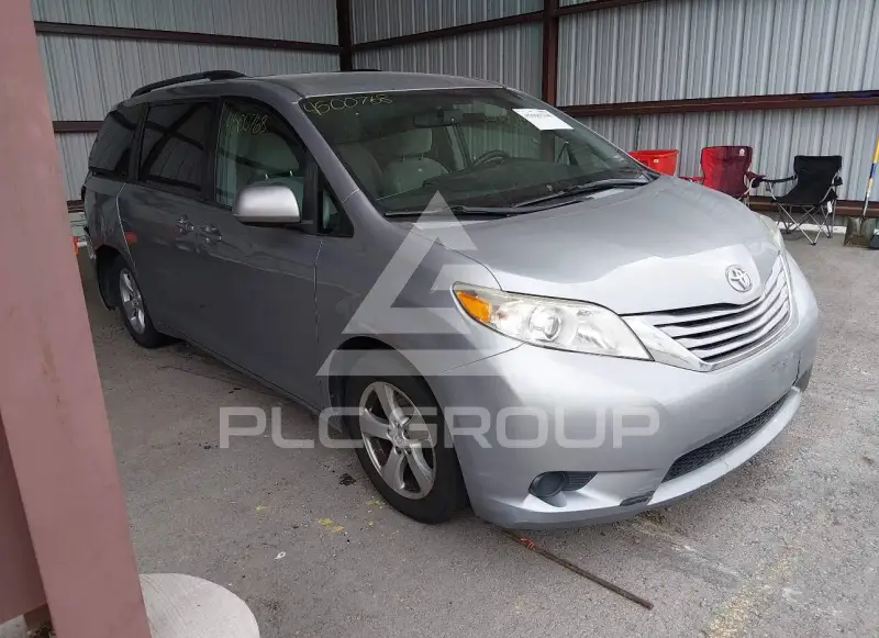 2015 Toyota SIENNA фото