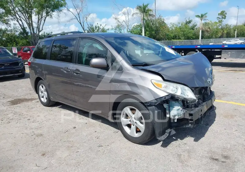 2015 Toyota SIENNA фото