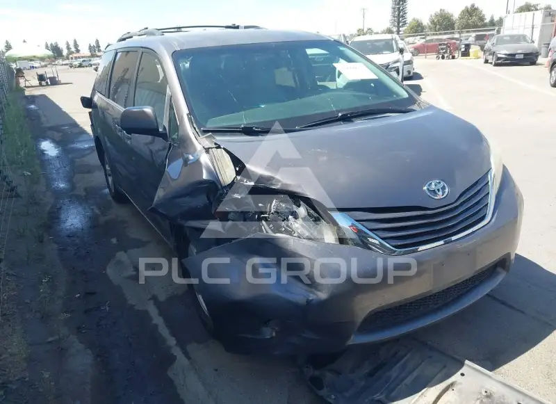 2015 Toyota SIENNA фото