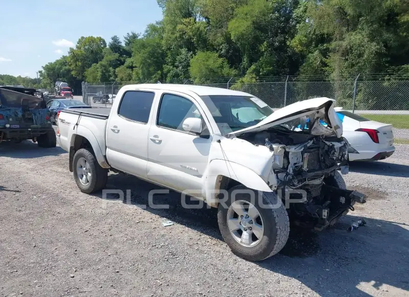 2015 Toyota TACOMA photo