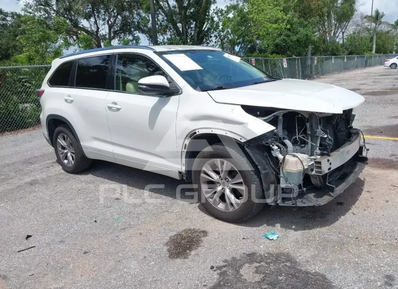 2015 Toyota Highlander photo