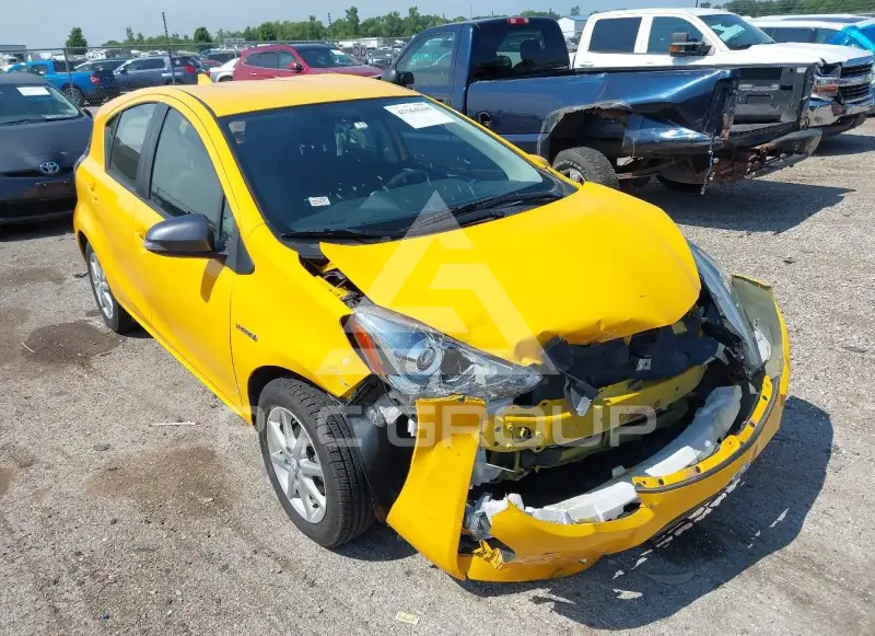 2015 Toyota PRIUS фото