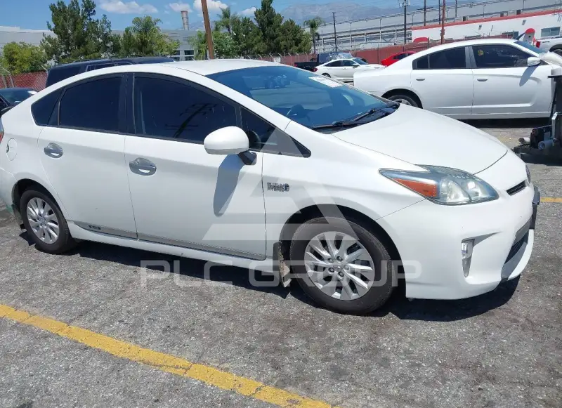 2015 Toyota PRIUS photo