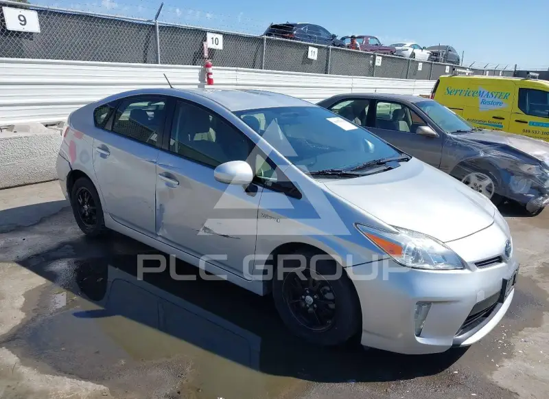 2015 Toyota PRIUS photo