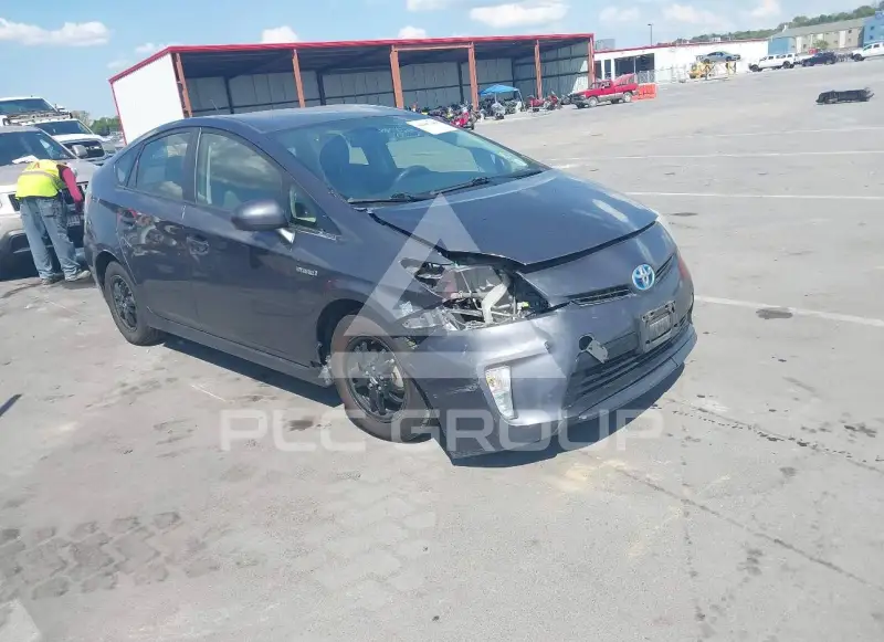 2015 Toyota PRIUS фото