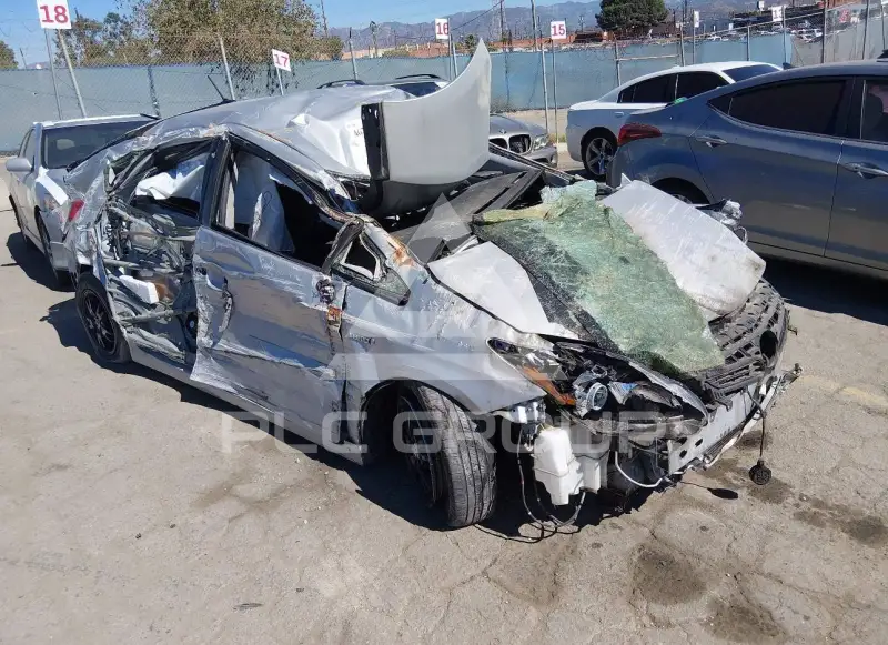2015 Toyota PRIUS photo