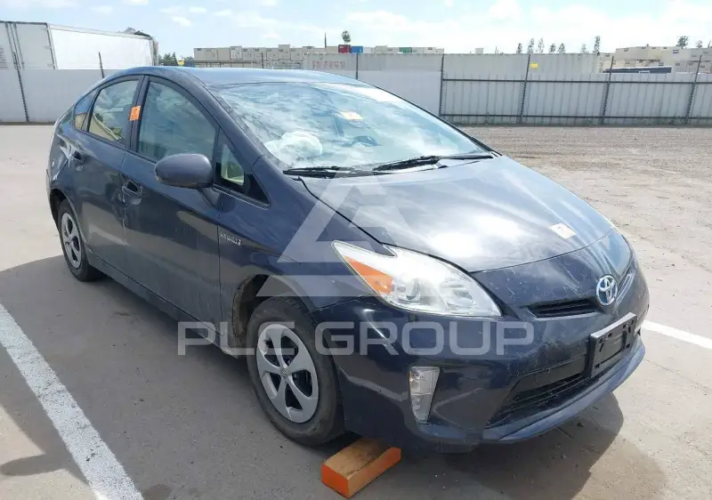 2015 Toyota PRIUS photo