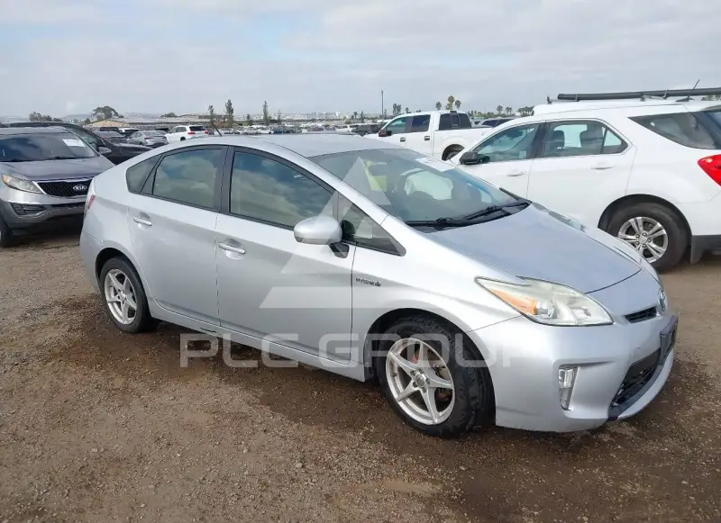2015 Toyota PRIUS фото