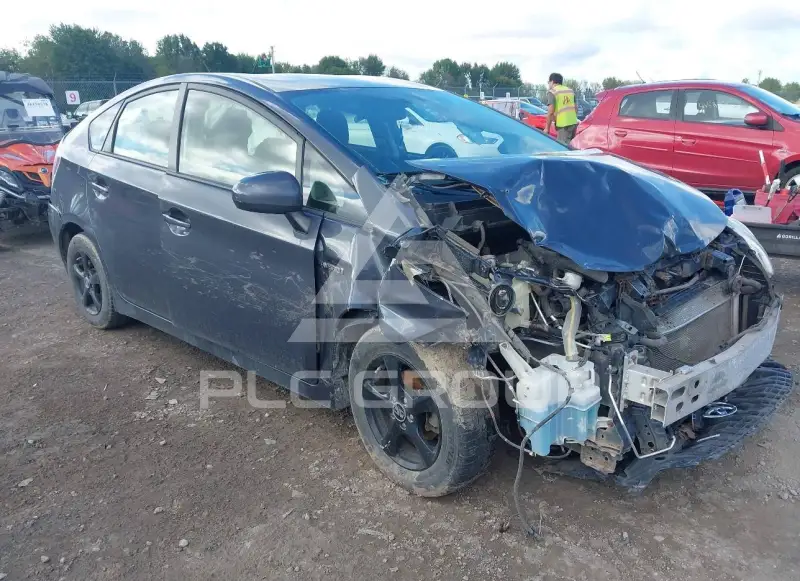 2015 Toyota PRIUS фото
