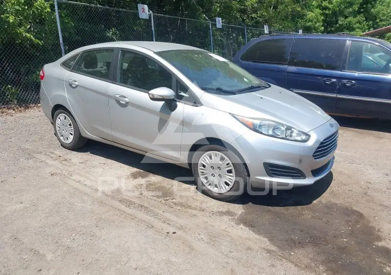 2015 Ford FIESTA фото