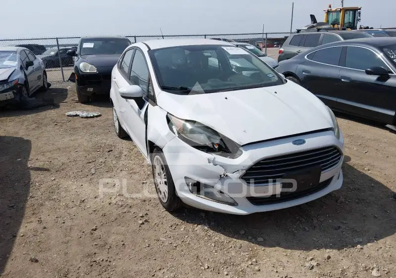 2015 Ford FIESTA photo