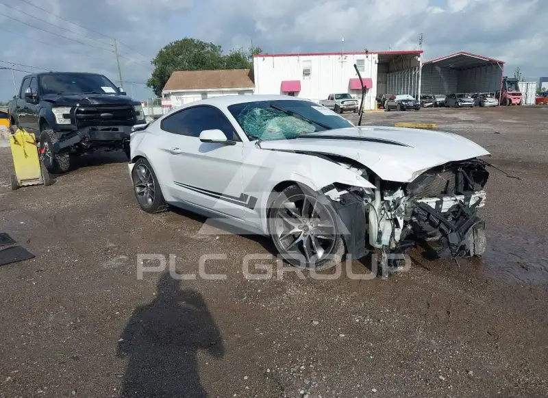 2015 Ford MUSTANG photo