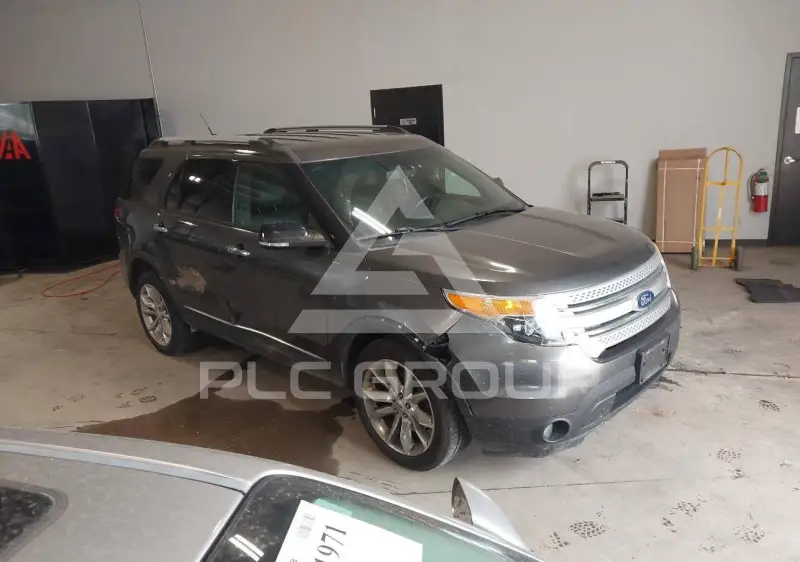 2015 Ford EXPLORER photo