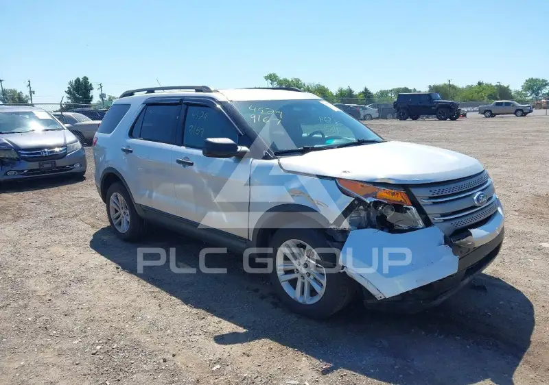 2015 Ford EXPLORER photo