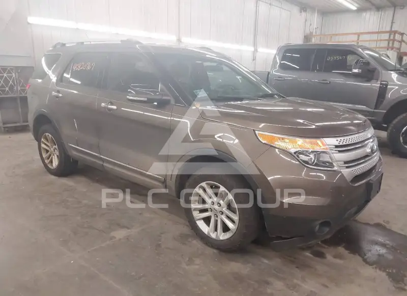 2015 Ford EXPLORER photo