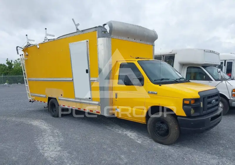 2015 Ford E-350 фото
